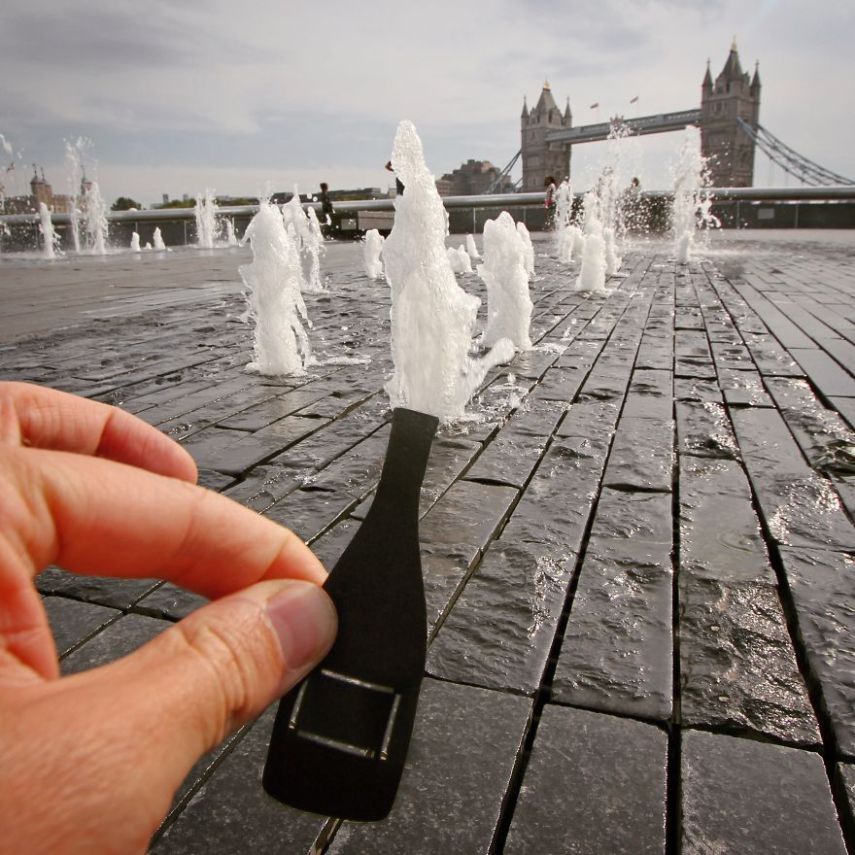 O inglês Rich McCor utiliza recortes de papel para 'transformar' pontos turísticos pela Europa