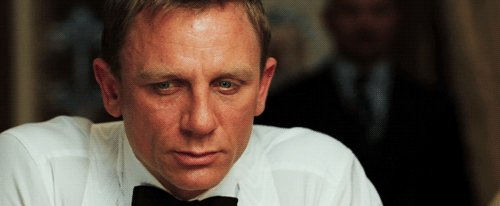 como o james bond, a cara é ainda mais fechada