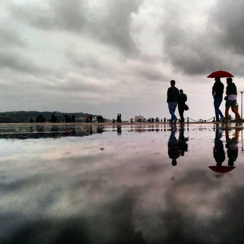 O fotógrafo Guido Gutiérrez Ruiz clica reflexos em poças d'água