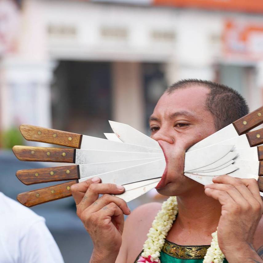 Participantes do evento anual acreditam que o autoflagelo é capaz de purificar a comunidade