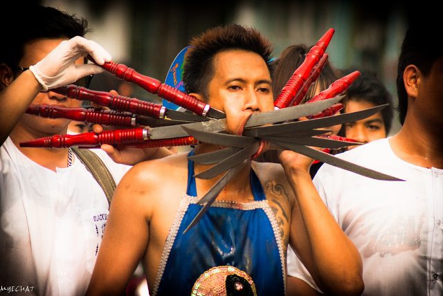 Participantes do evento anual acreditam que o autoflagelo é capaz de purificar a comunidade
