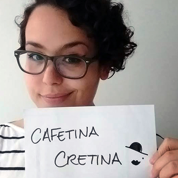 Eu era Cafetina Cretina. Tinha bastante amigo homem e arranjava todos eles com as meninas, mas sempre acabava sozinha. Arrumei par até para o menino de quem eu gostava. Também fui Suburban Angel e Dinal al-Khattab, quando o MSN permitia que você 'traduzisse' seu nome para o árabe