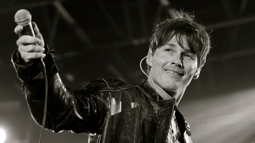 Morten Harket lançou ao todo 6 álbuns solos