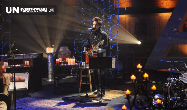 O galã Jared Leto e seu violão