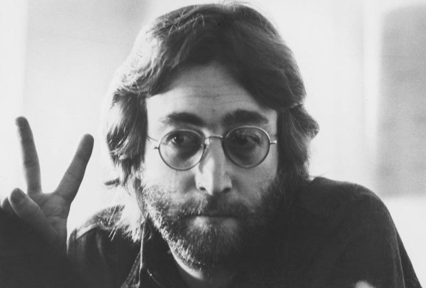 Partidários das teorias das conspirações dizem que o assassinato de John Lennon por Mark Chapman teria sido forjada pelo governo dos Estados Unidos. A intenção de matá-lo seria fruto do seu pacifismo revolucionário.
