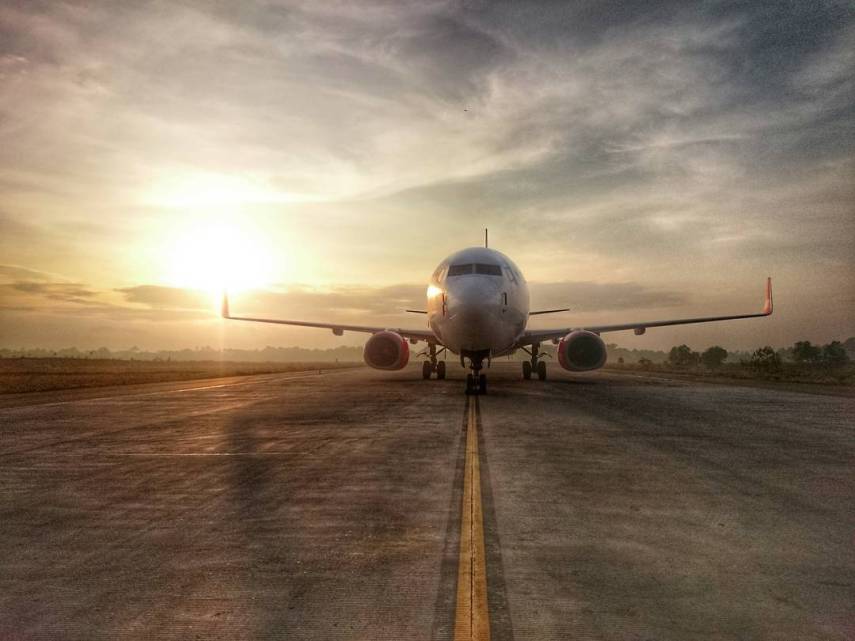 Vale dar uma olhada se a opção por um aeroporto um pouquinho mais distante do seu destino final não compensa mais. As taxas podem ser mais baratas, por isso vale ser flexível e pesquisar!