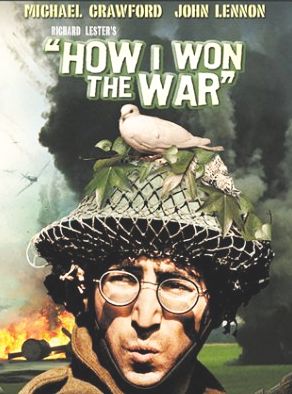 Mas os Beatles também atuaram em filmes avulsos, que nada tinham a ver com o quarteto. John Lennon foi o 1º, ao estrelar esta comédia de guerra