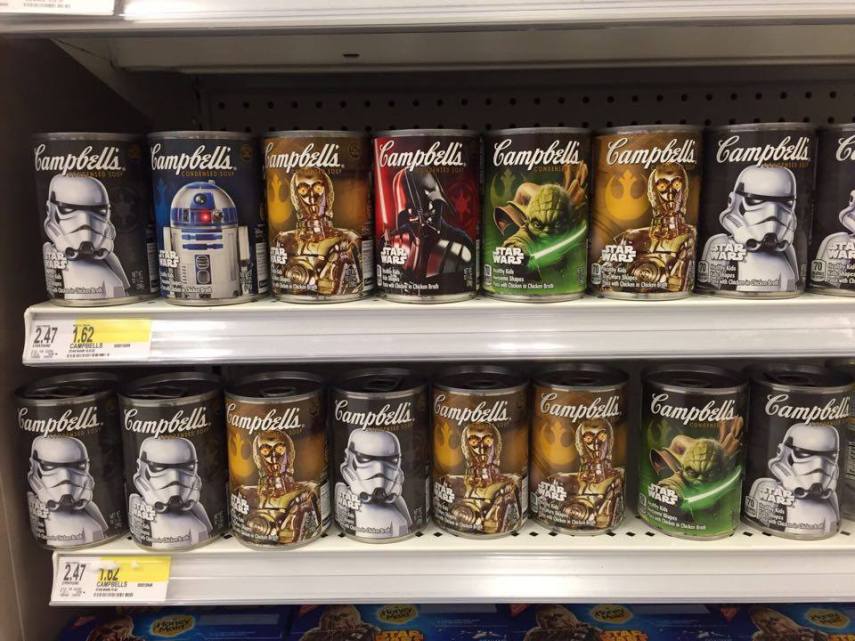 Tem até sopa enlatada temática de Star Wars. A Campbell's lançou uma série de embalagens estampadas com personagens da franquia