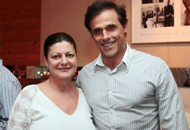 Casou com o ator Oscar Magrini em 1990, e hoje aos 62 anos continua optando por ficar longe do meio artístico
