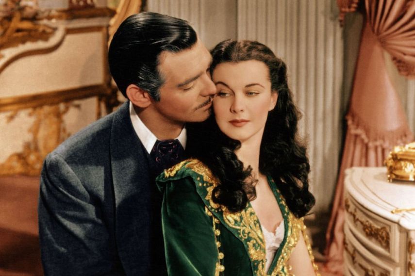 A escolha do elenco levou 2 anos, pois Selznick queria Clark Gable, preso a outros contratos, e Vivien Leigh, atriz desconhecida testada entre mais de 30 candidatas, dentro de 1.400 inscritas