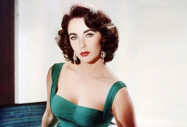 A musa dos olhos exóticos fez apenas um milhão a menos de dólares, em relação ao quarto colocado. Os $ 20 milhões também têm relação com outros negócios que levam o nome de Liz Taylor, como o perfume White Diamonds 