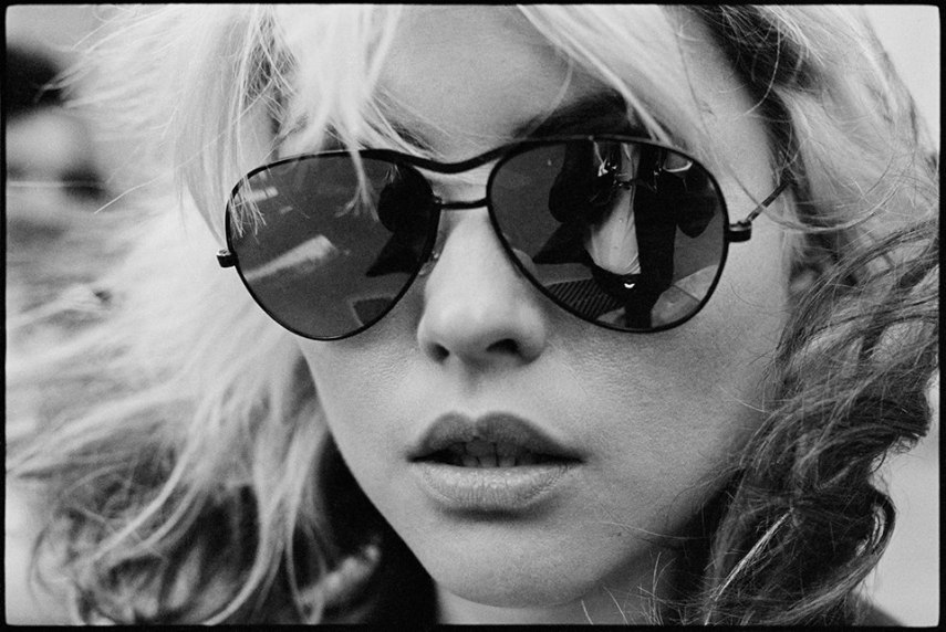 Antes do sucesso, a gata do Blondie Debbie Harry foi babá e coelhinha do clube da Playboy.