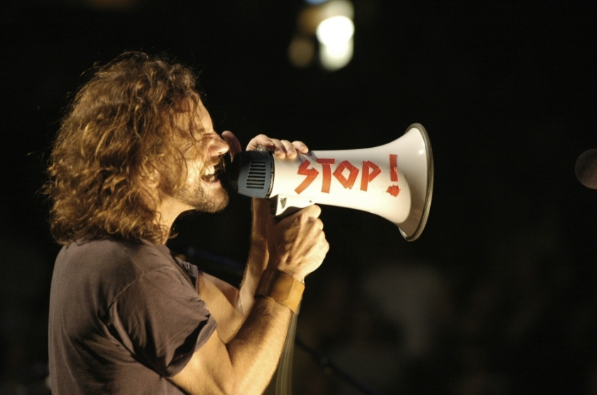 Eddie Vedder foi segurança e frentista.