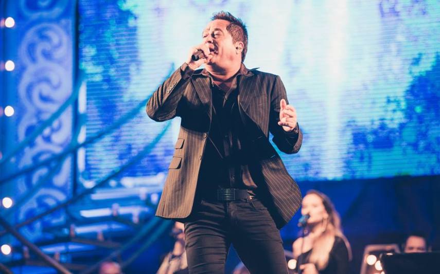 O cantor sertanejo Leonardo também tem origem humilde. Ele foi lavrador e plantou tomates.