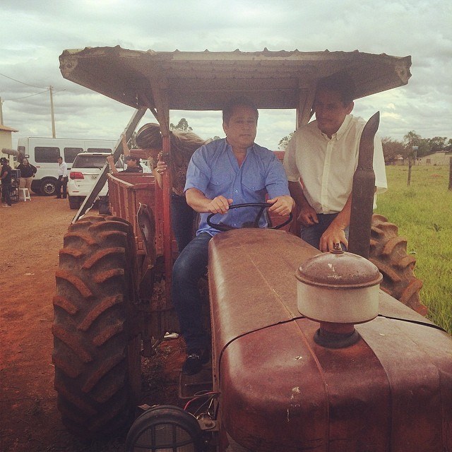 O cantor sertanejo Leonardo também tem origem humilde. Ele foi lavrador e plantou tomates.