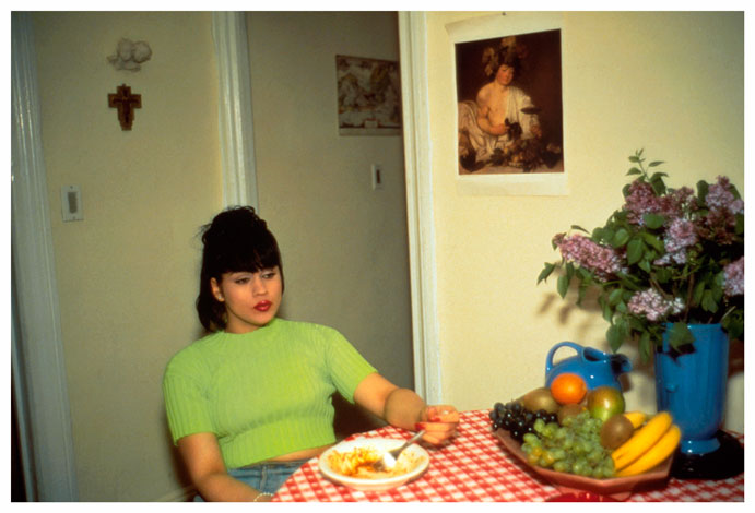 Essa tem história para contar. Os focos de seu trabalho foram a cena new-wave pós-punk e a cultura gay dos EUA nas décadas de 70 e 80. Uma coleção de imagens fortes e misteriosas