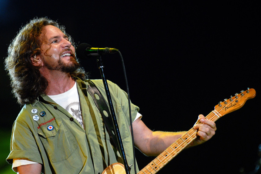 Na Argentina, Eddie desceu do palco e foi pra galera. O cara ainda cumprimentou quase um por um dos que estavam na grade. É muita simpatia!