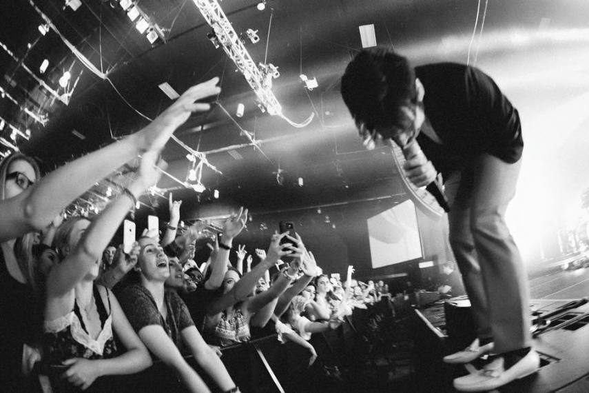Mark Foster, do Foster, the People entregou pizza.