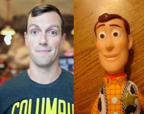 E quem disse que só famosos de carne e osso têm irmãos gêmeos perdidos no mundo? O Woody também faz parte dessa galera.
