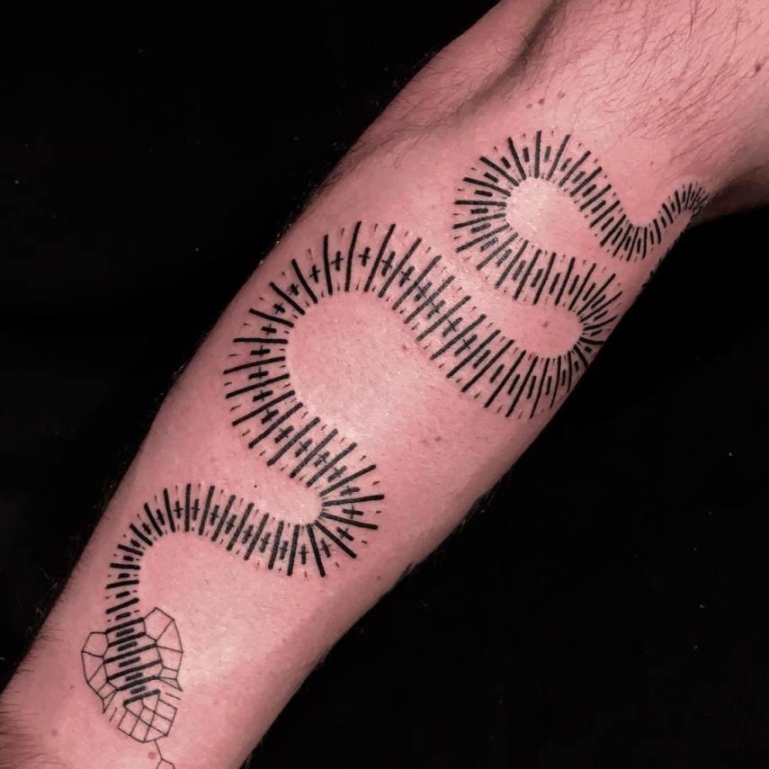 Scott Campbell é um tatuador renomado de Nova York. Tamanha fama fez com que o artista resolvesse testar a confiança de seus clientes: ele ofereceu tatuagens grátis, mas sem que as pessoas soubessem qual desenho ele estava fazendo.