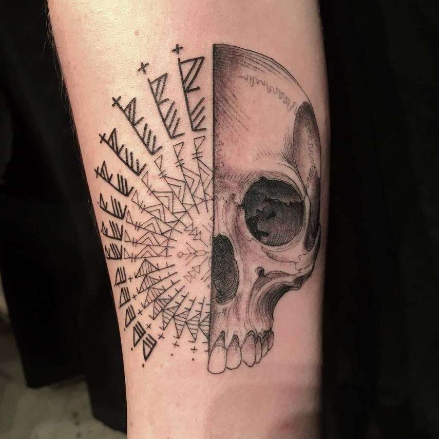 Scott Campbell é um tatuador renomado de Nova York. Tamanha fama fez com que o artista resolvesse testar a confiança de seus clientes: ele ofereceu tatuagens grátis, mas sem que as pessoas soubessem qual desenho ele estava fazendo.