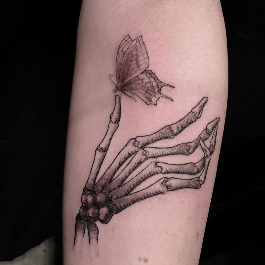 Scott Campbell é um tatuador renomado de Nova York. Tamanha fama fez com que o artista resolvesse testar a confiança de seus clientes: ele ofereceu tatuagens grátis, mas sem que as pessoas soubessem qual desenho ele estava fazendo.