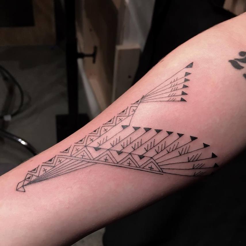 Scott Campbell é um tatuador renomado de Nova York. Tamanha fama fez com que o artista resolvesse testar a confiança de seus clientes: ele ofereceu tatuagens grátis, mas sem que as pessoas soubessem qual desenho ele estava fazendo.