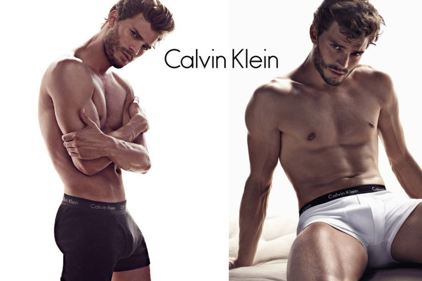 Na gringa, a estrela do ramo de cuecas continua sendo a Calvin Klein, que costuma ter atores posando, como Jamie Dornan...