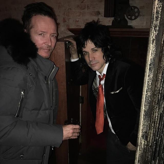 Scott Weiland foi vocalista do Stone Temple Pilots e Velvet Revolver, e estava em turnê com sua banda atual, a The Wildabouts