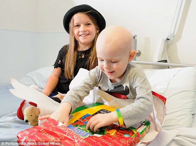 Maisie queria que outras crianças tivessem a oportunidade de viver um Natal mágico, ainda que no hospital
