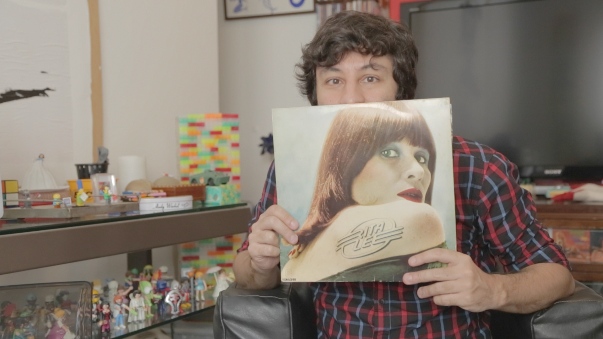 Atacamos a coleção de discos de vinil de Rita Lee e botamos para rodar na vitrola
