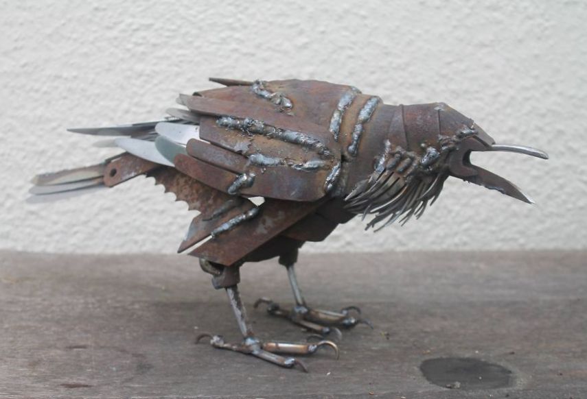 Artista se inspira nos animais e insetos que vivem na zona rural de Wales para criar réplicas incríveis