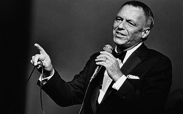 Descoberto em 1989 por E. W. Elst, o asteroide 7934 Sinatra ganhou o nome do crooner.