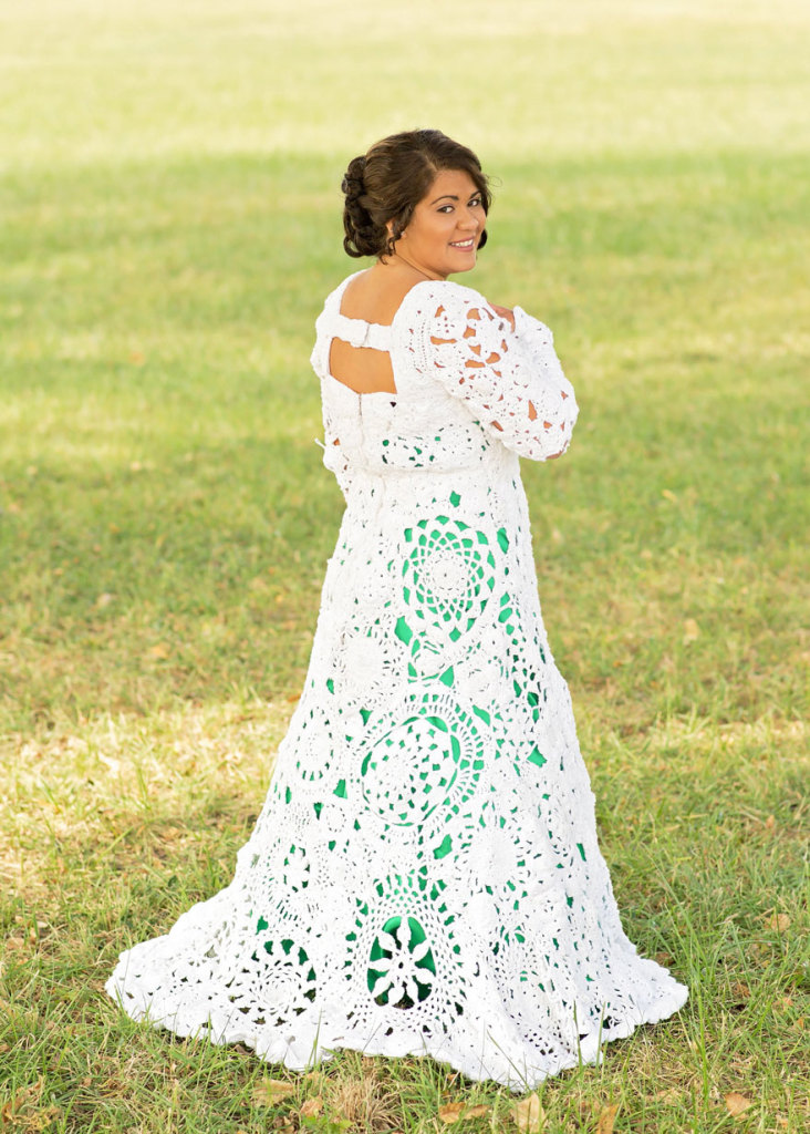 Abbey Ramirez-Bodley levou oito meses para fazer o próprio vestido de noiva, mas o resultado ficou incrível