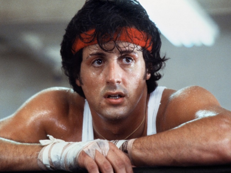 Acredite: Sylvester Stallone foi cogitado para viver Han Solo. O teste de elenco, pelo menos, ele fez. Stallone acabaria estourando em 1976 com 