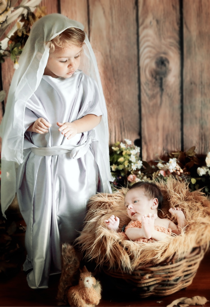Fotografo clica bebês em ensaio fofo inspirado no Natal