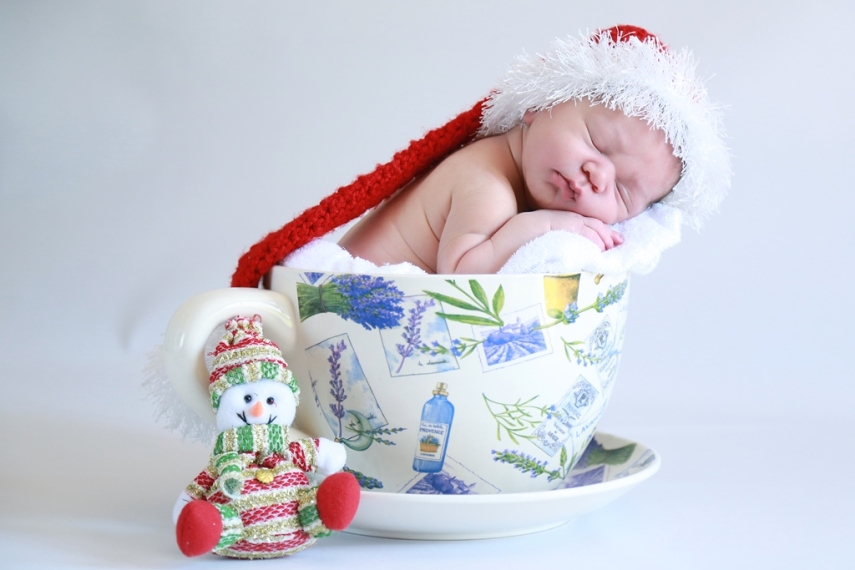 Fotografo clica bebês em ensaio fofo inspirado no Natal
