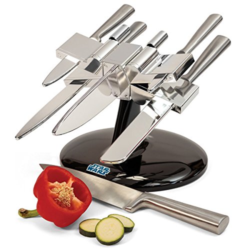 Para quem gosta de cozinhar, essas facas no suporte formam a X-Wing. Legal, não?