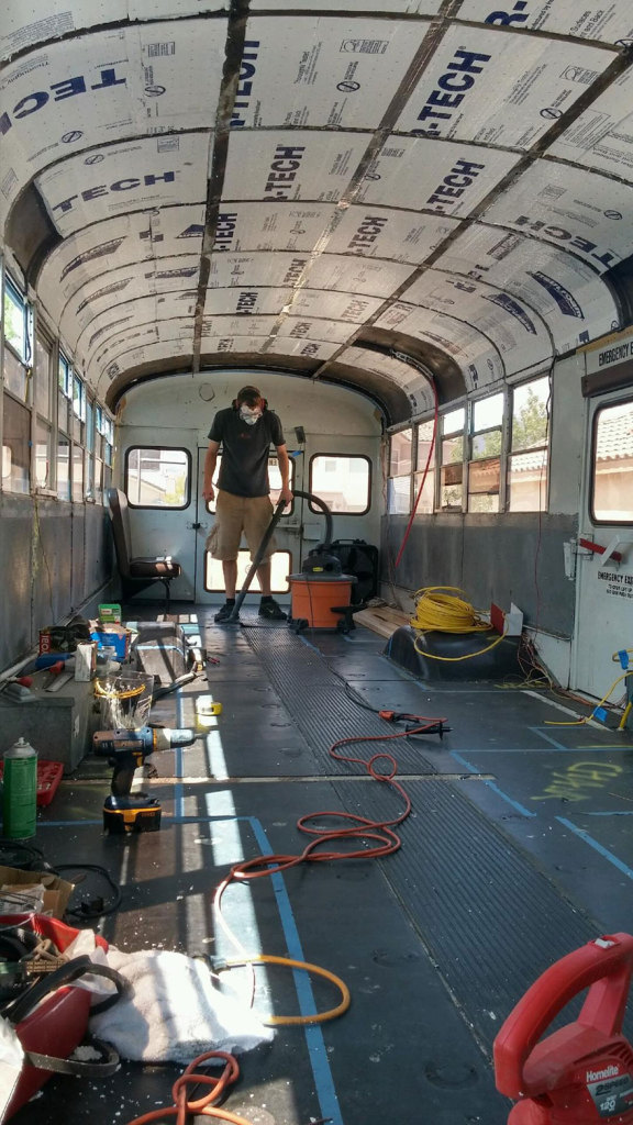 Transformar o velho ônibus escolar em motorhome mudou a vida de Patrick Schmidt