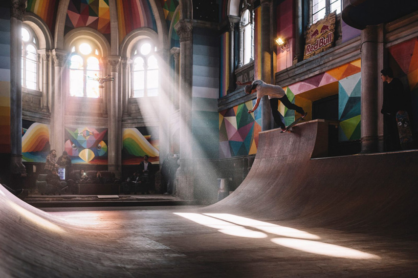 O coletivo espanhol Church Brigade transformou a igreja centenária de Santa Bárbara, em Llanera, em uma pista de skate