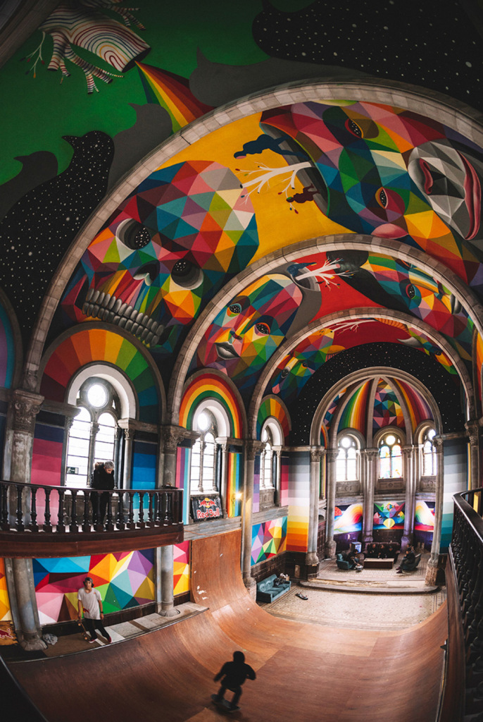 O coletivo espanhol Church Brigade transformou a igreja centenária de Santa Bárbara, em Llanera, em uma pista de skate