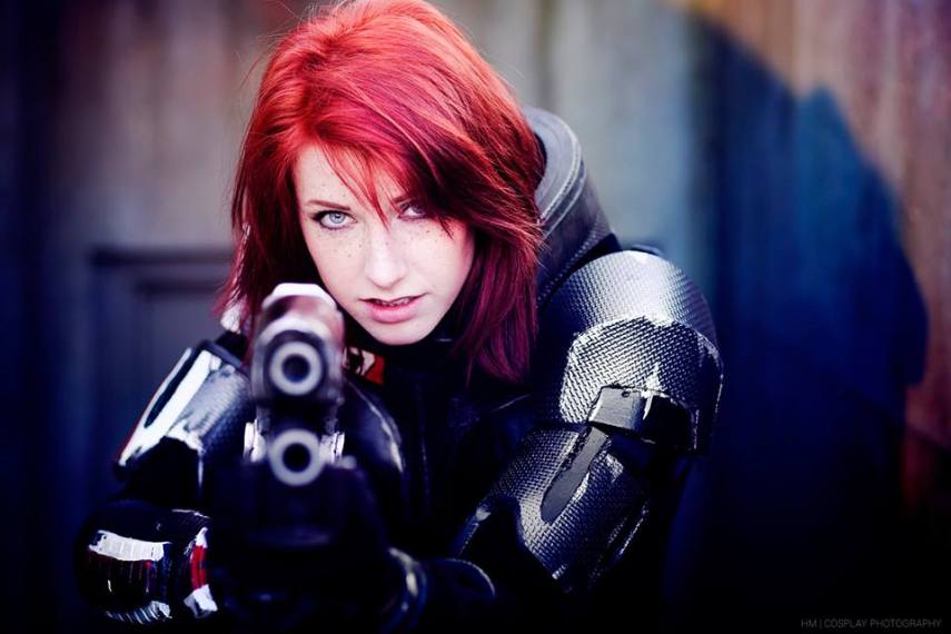 Não é necessário nem dizer que a cosplayer Lurea é fã do game Mass Effect. Nesta sessão de fotos, ela mostrou sua fantasia de Commander Shepard. 