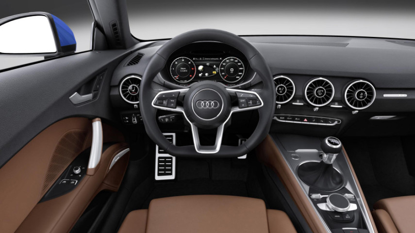 Audi TT 2016 - Craig Erickson, diretor de design do Artefact, destacou o interior do carro, apontando para a maneira como cockpit aponta para o motorista e a presença de controles analógicos.