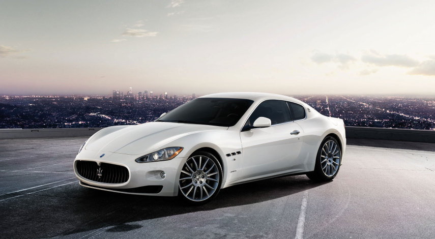 Lançado em 2007 e com uma nova versão em 2010, teve sua produção interrompida em 2014. Seu motor 4.7 é um V8 que produz 434 cavalos de potência. O preço? US$ 150 mil.