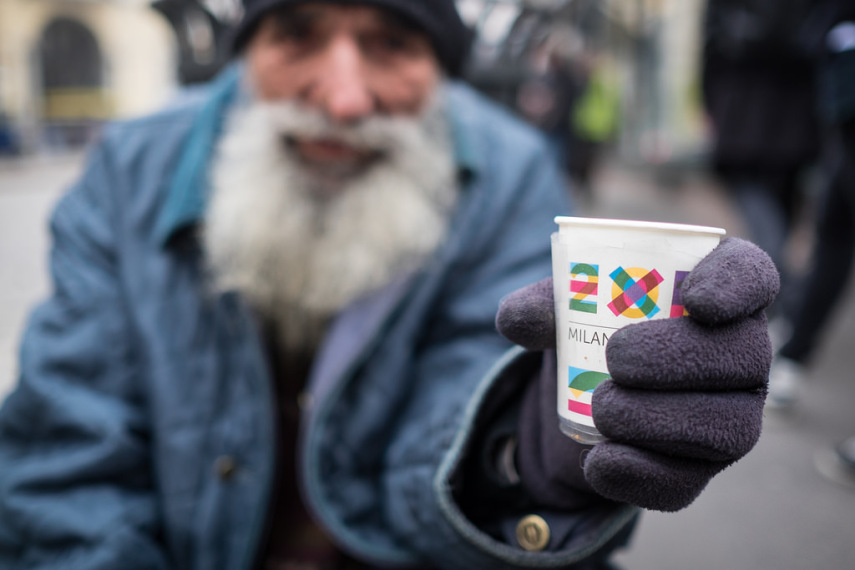 Passe um dia com ele (a) ajudando comunidades carentes 