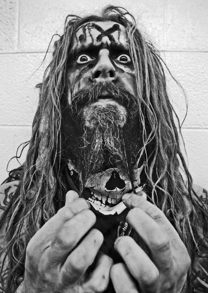 Músico, letrista, roteirista, produtor, diretor de cinema, Rob Zombie parece um personagem saído de um filme B de horror.