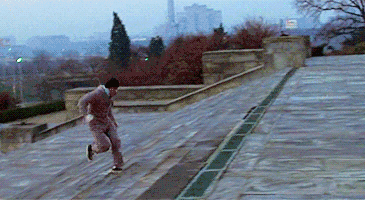 Por fim, Rocky é um vencedor na vida e agora vai ajudar Johnson Creed, filho de Apollo, a treinar boxe em 'Creed - Nascido Para Lutar' (2016). Fim!