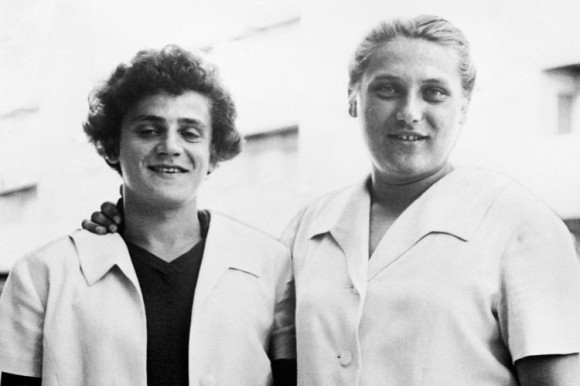 As irmãs Tamara e Irina colecionaram medalhas por anos, no entanto, quando os testes de determinação de sexo passaram a ser obrigatórios elas desapareceram da cena do atletismo. O fato causou polêmica entre médicos e técnicos 