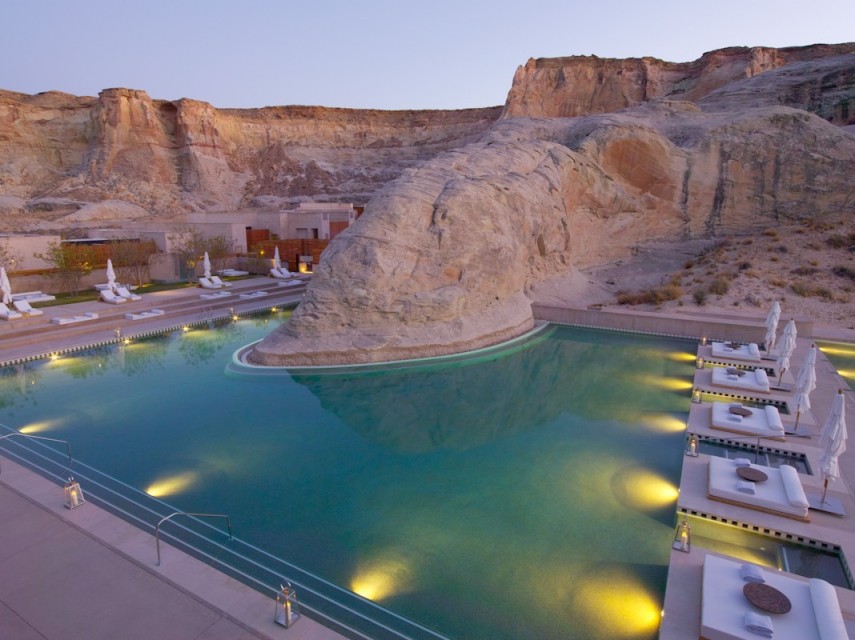 Esta piscina fica no Canyon Point, em Utah, nos Estados Unidos, onde foi filmado o longa '127 Horas'. Esverdeada, ela foi feita em arenito e fica em complexo de luxo