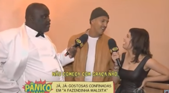 Amanda do Pânico na Band conversava com Mano Brown, do Racionais MCs. Quando o papo começou a ficar mais solto, o rapper foi direto: “Não começa com graça não”.